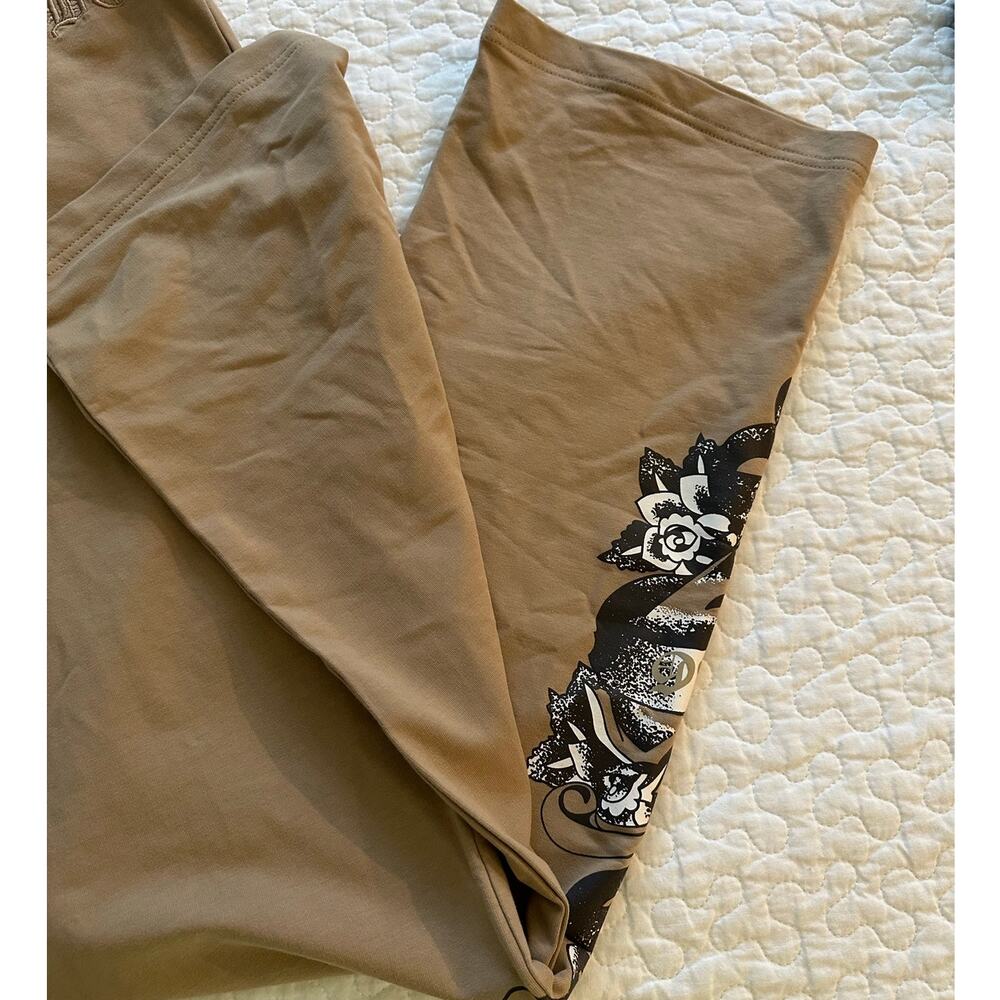 BCBG Y2K Tattoo graphic low rise women's tan wide leg sweatpants size M NWT - Picture 10 of 10